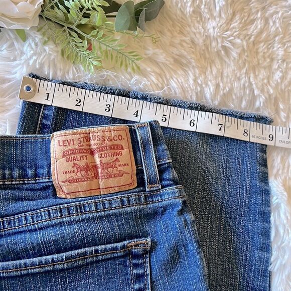 Levi’s 512 Perfectly Slimming Mid Rise Bermuda/Jort Cut Offs 12 - Picture 8 of 12